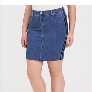 Nwt Torrid Denim Mini side Ribbons Skirt